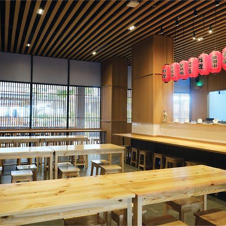 Hotel Osaka Pik2 Тангеранг Екстериор снимка