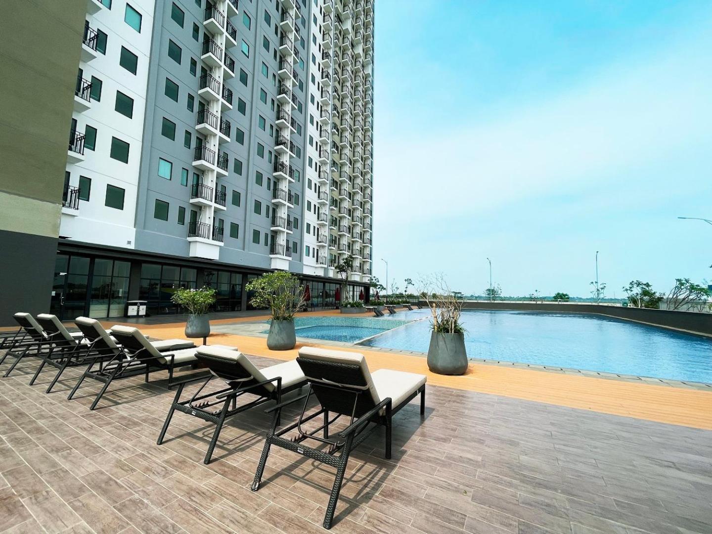 Hotel Osaka Pik2 Тангеранг Екстериор снимка
